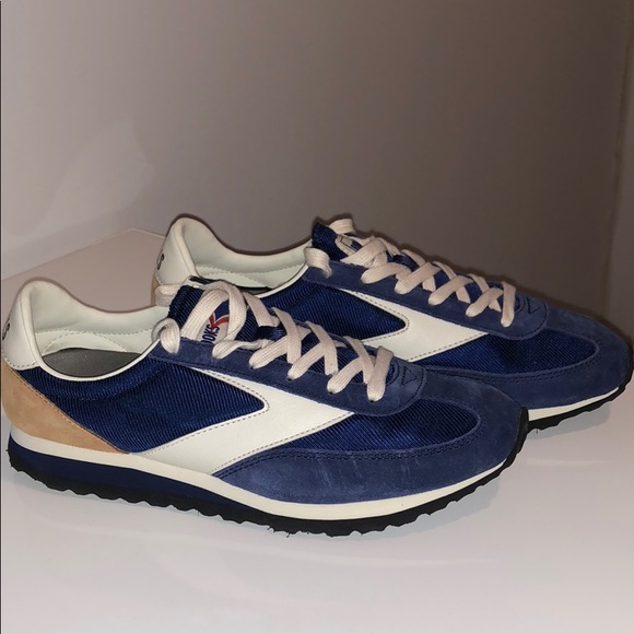 varsity vanguard shoe by brooks